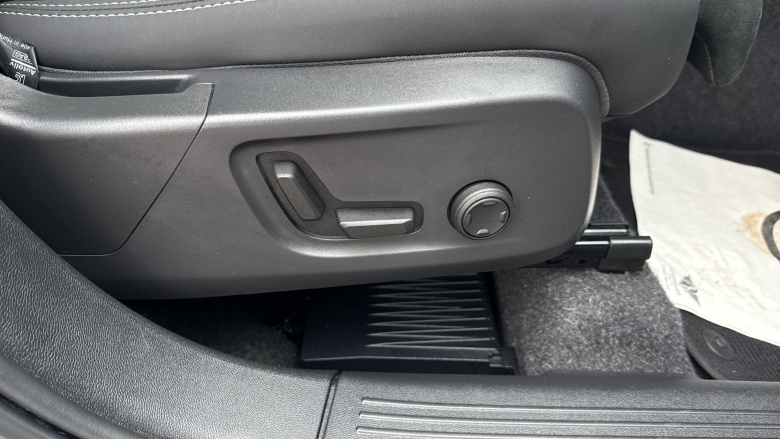 Volvo XC40 2.0 B3P Plus Dark 5dr Auto Petrol Estate